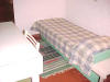 dormitorio con 2 camas de 1 plaza